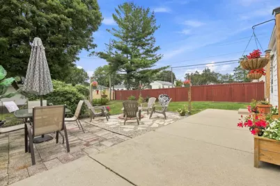 W169N8609  Sheridan Dr, Menomonee Falls, WI 53051 - Photo 17