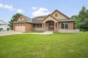 W2261 E Oak Ridge Dr, Ashippun, WI 53066 - Photo 3