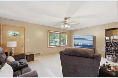 5805 W Fountain Ave, Milwaukee, WI 53223 - Photo 13