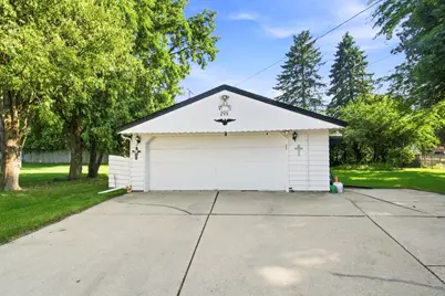 5805 W Fountain Ave, Milwaukee, WI 53223 - Photo 3