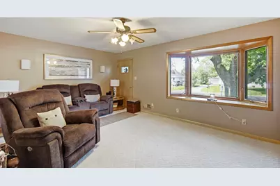 5805 W Fountain Ave, Milwaukee, WI 53223 - Photo 15