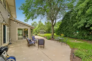 W182N8323 Georgetown Dr, Menomonee Falls, WI 53051 - Photo 5