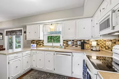W182N8323  Georgetown Dr, Menomonee Falls, WI 53051 - Photo 25