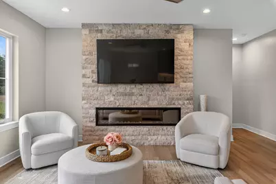 1407 W Eastbrook Dr, Mequon, WI 53092 - Photo 9