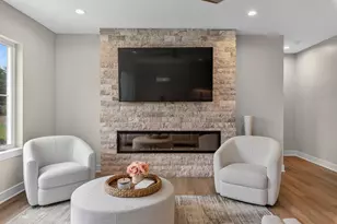1407 W Eastbrook Dr, Mequon, WI 53092 - Photo 9