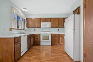 5748 Cambridge Ln, Racine, WI 53406 - Photo 5