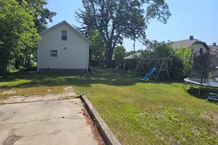 628 N 9th St, Manitowoc, WI 54220 - Photo 3