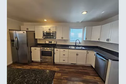 628 N 9th St, Manitowoc, WI 54220 - Photo 11