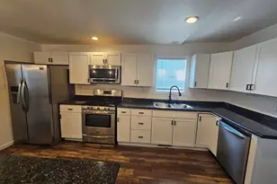 628 N 9th St, Manitowoc, WI 54220 - Photo 11