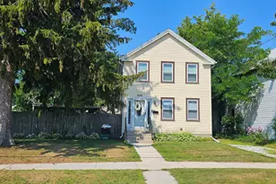 628 N 9th St, Manitowoc, WI 54220 - Photo 1