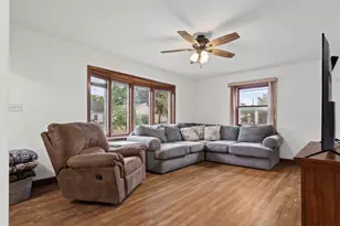 2113 16th St, La Crosse, WI 54601 - Photo 3