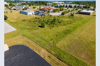 9707 S Airways Ct, Franklin, WI 53150 - Photo 5