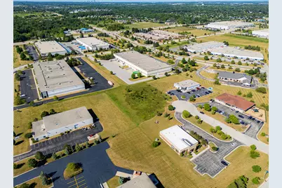 9707 S Airways Ct, Franklin, WI 53150 - Photo 3