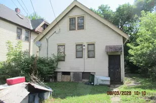 3711 N Dr William Finlayson St, Milwaukee, WI 53212 - Photo 3