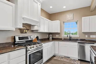 647 E Clancy St, Jefferson, WI 53549 - Photo 11