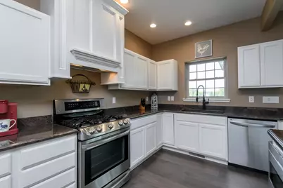 647 E Clancy St, Jefferson, WI 53549 - Photo 9