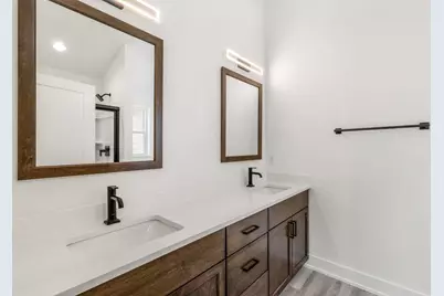 228 E Brown St, Milwaukee, WI 53212 - Photo 17