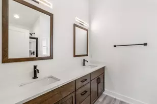 228 E Brown St, Milwaukee, WI 53212 - Photo 17