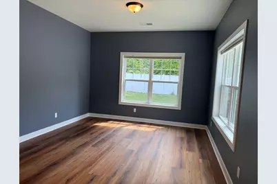 327  Lynx Ln, Manitowoc, WI 54220 - Photo 7