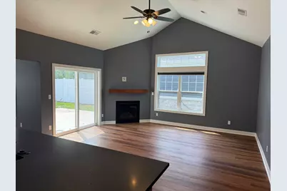 327  Lynx Ln, Manitowoc, WI 54220 - Photo 3