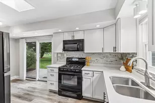 4640 N 149th St, Brookfield, WI 53005 - Photo 9