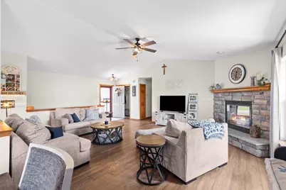 1205  Huron Way, Hartford, WI 53027 - Photo 5