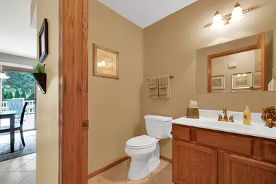 7941 S Cecily Dr, Oak Creek, WI 53154 - Photo 9