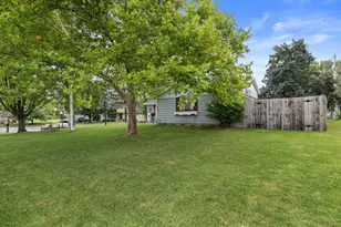 1129 Bluebird Ln, Racine, WI 53182 - Photo 35