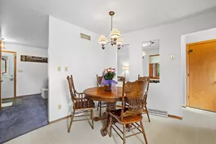 1129 Bluebird Ln, Racine, WI 53182 - Photo 9