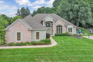 1828 Blackfoot Ct, Grafton, WI 53024 - Photo 1
