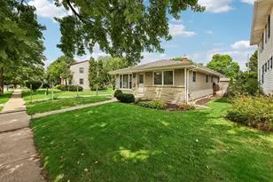 146 Harrison Ave, Waukesha, WI 53186 - Photo 3