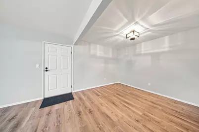 502  Laurel Lake Rd #2, Thiensville, WI 53092 - Photo 7