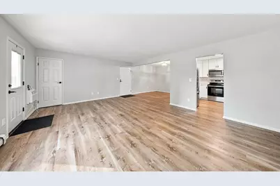 502  Laurel Lake Rd #2, Thiensville, WI 53092 - Photo 3
