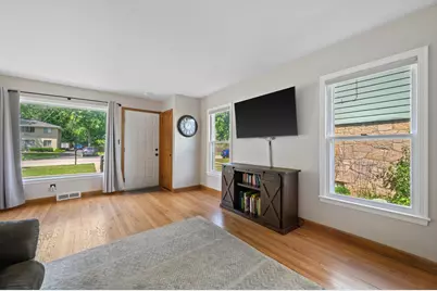 5700 N Sidney Pl, Glendale, WI 53209 - Photo 5