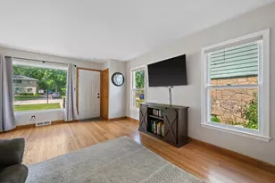5700 N Sidney Pl, Glendale, WI 53209 - Photo 5