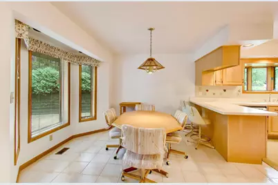 925  Tarrant Dr, Fontana, WI 53125 - Photo 9