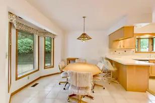 925 Tarrant Dr, Fontana, WI 53125 - Photo 9