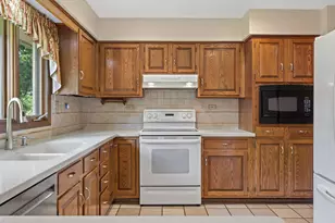 8640 111th Ave, Pleasant Prairie, WI 53158 - Photo 9