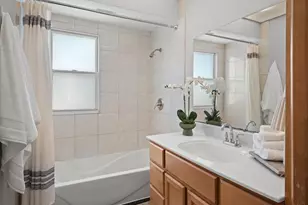 1814 E Kenwood Blvd, Milwaukee, WI 53211 - Photo 17