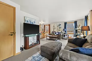 8811 W Hawthorne Ave, Wauwatosa, WI 53226 - Photo 23