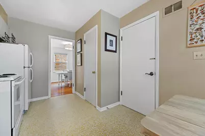 8811 W Hawthorne Ave #8813, Wauwatosa, WI 53226 - Photo 13