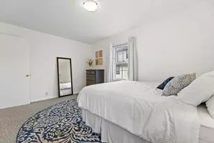 8811 W Hawthorne Ave, Wauwatosa, WI 53226 - Photo 17