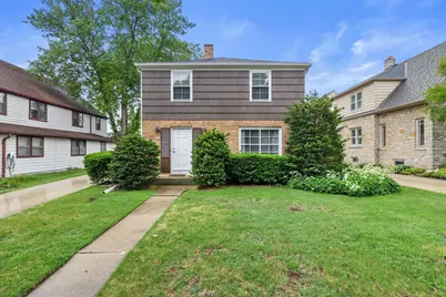 8811 W Hawthorne Ave #8813, Wauwatosa, WI 53226 - Photo 1
