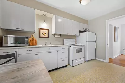 8811 W Hawthorne Ave #8813, Wauwatosa, WI 53226 - Photo 9