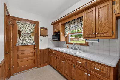W154N6431  Marvel Dr, Menomonee Falls, WI 53051 - Photo 7