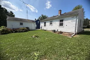 2332 Vanburen St, New Holstein, WI 53061 - Photo 5