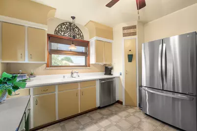 3373 S 19th St, Milwaukee, WI 53215 - Photo 9