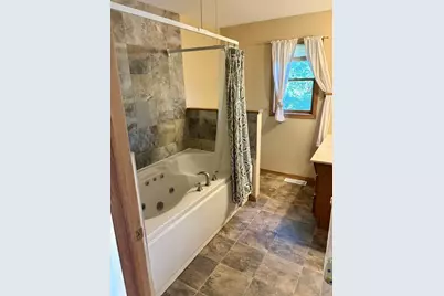 1718  Hagar St, La Crosse, WI 54603 - Photo 9