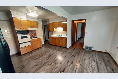 1405  15th Ave, South Milwaukee, WI 53172 - Photo 5
