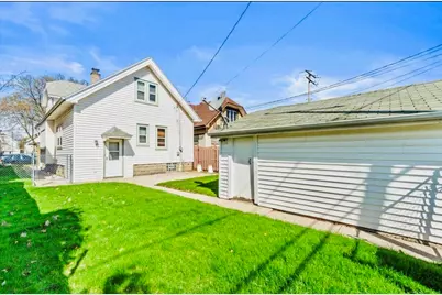 3306 S 15th Pl, Milwaukee, WI 53215 - Photo 17